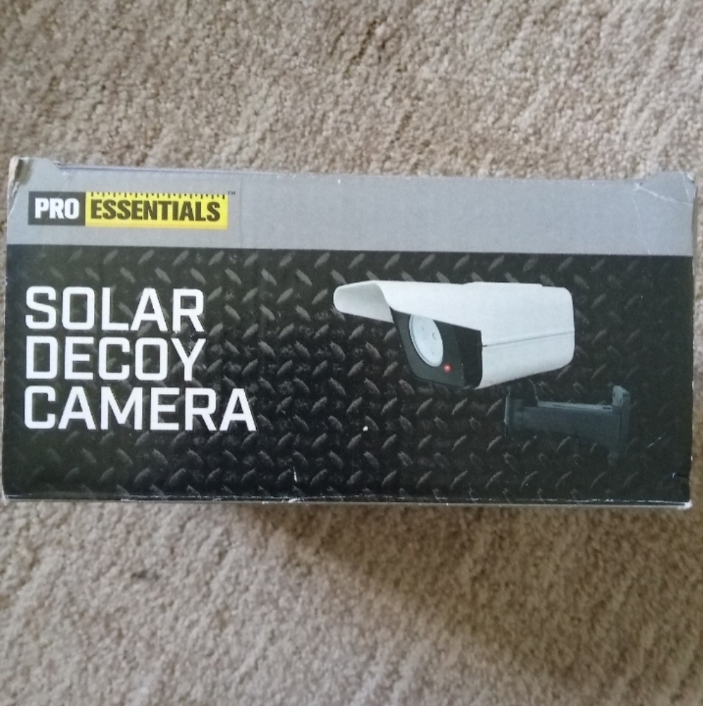 Room Essentials White Solar Decoy Camera - Picture 2 of 4
